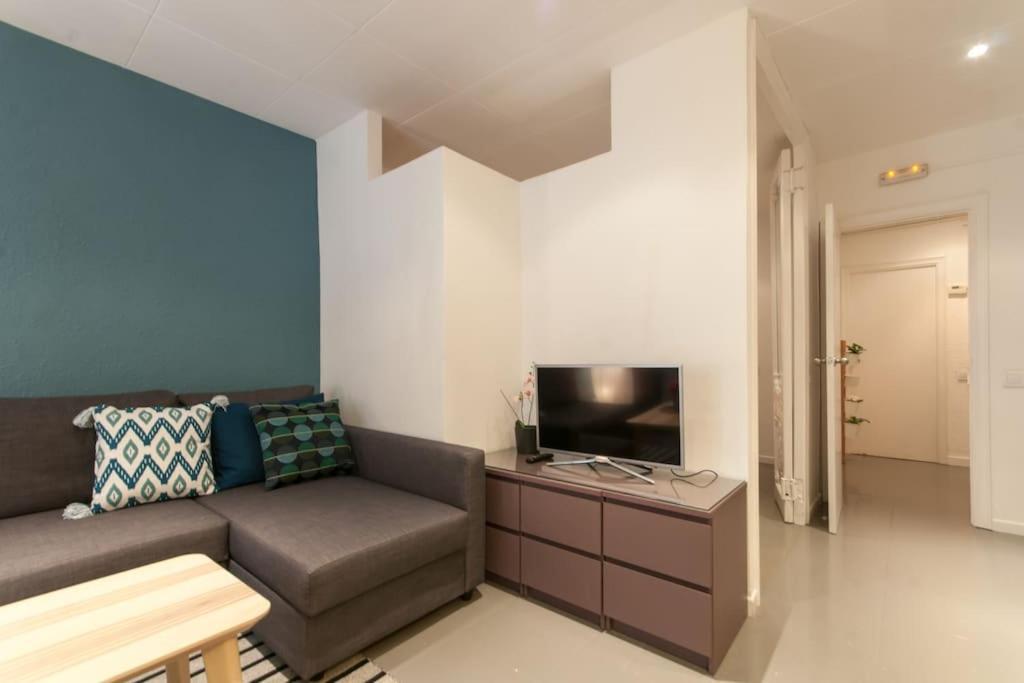 Apartment Charm And Privacy In Gothic Quarter - By Myrentalhost